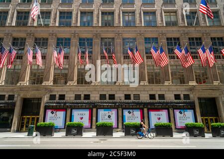The Saks Fifth Avenue department store on Fifth Avenue in New York remains closed as on Sunday, June 21, 2020. As of June 22 the city enters Phase 2 of its reopening plan allowing personal care businesses to operate, as well as in-store shopping, and outside dining, albeit with restrictions. (© Richard B. Levine) Stock Photo