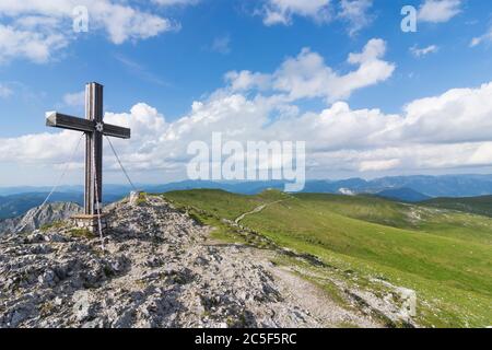 Sankt Barbara im Mürztal: mountain Hohe Veitsch (Veitschalpe), summit cross in Hochsteiermark, Steiermark, Styria, Austria Stock Photo