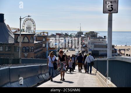 Santa Monica, CA/USA - April 11, 2019: Crowds of people flocking to the Santa Monica Pier on a beautiful day Stock Photo