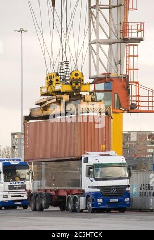 Rail mounted crane being used to load and unload shipping containers on HGV lorries at Manchester Euroterminal, Trafford Park, Manchester, England. Stock Photo