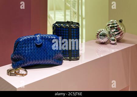 Trendy women's handbags and purses in a modern fashion store, Manhattan, New York City, USA Stock Photo