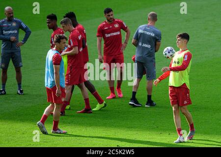 Berlin, Germany. 03rd July, 2020. Football: DFB Cup, before the final Bayer Leverkusen - FC Bayern. Bayer Leverkusen's Kai Havertz (r) plays the ball during training in the Olympic Stadium. Credit: Robert Michael/dpa-Zentralbild/dpa/Alamy Live News Stock Photo