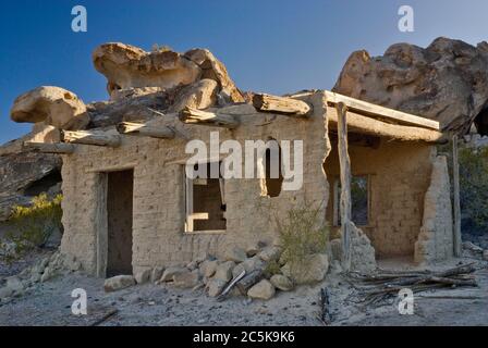 Ruins of adobe house near abandoned mines  in Three Dike Hill area in Big Bend Ranch State Park, Texas, USA Stock Photo