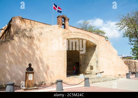 Puerta del Conde in front of the pedestrian Count in Santo Domingo. Dominican Republic. Stock Photo