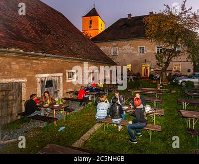 Down-to-earth culture. Hearty cuisine and drinkable beer in the garden of the old rectory in Altenstadt. Zoigl Beer Pub in Altenstadt an der Waldnaab, Germany