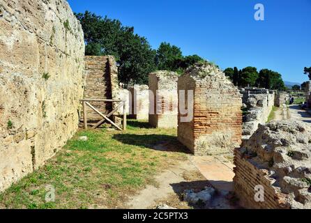 Cilento National Park, Campania, Italy. Poseidonia (Roman name Paestum) Greek and Roman archaeological site. It was a major ancient Greek city on the coast of the Tyrrhenian Sea in Magna Graecia. The Roman amphitheater. Stock Photo