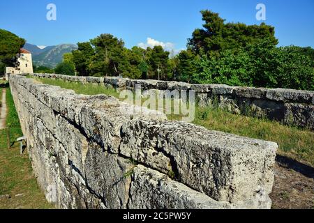Cilento National Park, Campania, Italy. Poseidonia (Roman name Paestum) Greek and Roman archaeological site. It was a major ancient Greek city on the coast of the Tyrrhenian Sea in Magna Graecia. The Greek walls of the city. Stock Photo