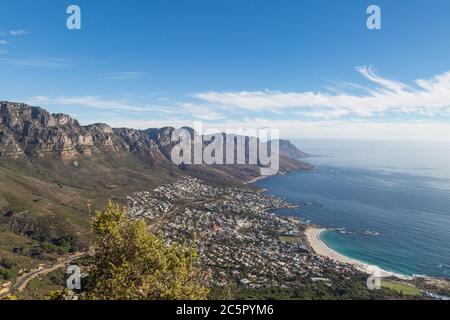 A view of the Twelve Apostle Mountains and the Cape Peninsula coastline Stock Photo