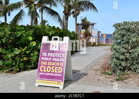 Miami, USA. 03rd July, 2020. MIAMI, FL - JULY 03: Florida Beach closed for Fourth of July Weekend As Coronavirus Cases Spike on July 03, 2020 in Miami, Florida. Miami-Dade county has closed all beaches from July 3-7 and imposed a curfew and canceled fireworks display for U.S. Independence Day celebration. (Photo by JL/Sipa USA) Credit: Sipa USA/Alamy Live News Stock Photo