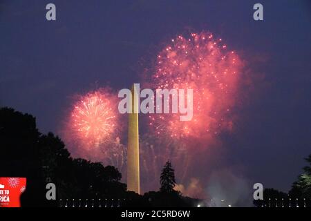 Washington, United States Of America. 04th July, 2020. Fireworks seen over the Washington Monument seen from the South Lawn of the White House in Washington, DC where United States President Donald J. Trump and First lady Melania Trump participated in the 2020 Salute to America on Saturday, July 4, 2020.Credit: Chris Kleponis/Pool via CNP | usage worldwide Credit: dpa/Alamy Live News Stock Photo