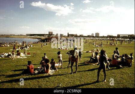 CHICAGO FAMILIES ENJOYING THE SUMMER WEATHER AT THE 12TH STREET BEACH ON  LAKE MICHIGAN. – Rediscovering Black History