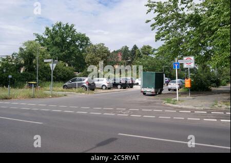Schmidt-Knobelsdorf-Straße Ecke Sotzmannstraße in Berlin-Spandau.
