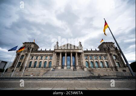 Berlin, Germany. 05th July, 2020. Clouds pass over the Reichstag building. Credit: Christophe Gateau/dpa/Alamy Live News