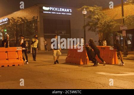 Kansas City, MO, USA. 4th July, 2020. Protesters with the Freedom Rally put up barricades to keep police out as they takeover the square in Westport in Kansas City, MO, on July 4, 2020. Credit: Leslie Spurlock/ZUMA Wire/Alamy Live News Stock Photo