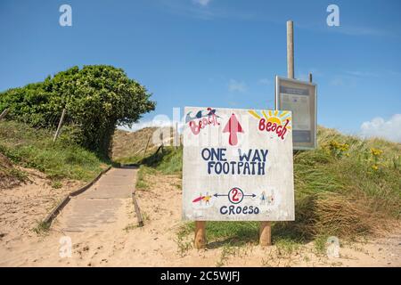 Llangennith Beach, Swansea, UK. 5th July, 2020. Beach one way system access signs at the entrance to Llangennith beach on the Gower Peninsula near Swansea as the lockdown in Wales continues. Credit: Phil Rees/Alamy Live News Stock Photo