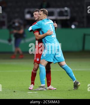 Berlin, Germany, 4 th July 2020,  Manuel NEUER, FCB 1 Benjamin PAVARD, FCB 5  at the DFB Pokal Final match  FC BAYERN MUENCHEN - BAYER 04 LEVERKUSEN 4-2  in season 2019/2020 , FCB © Peter Schatz / Alamy Live News / Jürgen Fromme/firosportphoto/Pool   - DFB REGULATIONS PROHIBIT ANY USE OF PHOTOGRAPHS as IMAGE SEQUENCES and/or QUASI-VIDEO -  National and international News-Agencies OUT Editorial Use ONLY Stock Photo