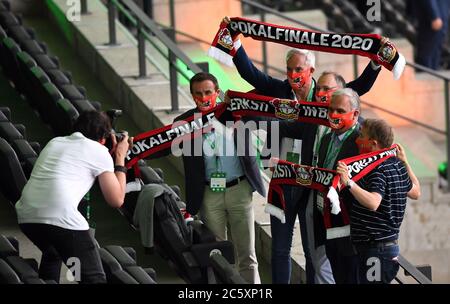 Berlin, Germany, 4 th July 2020,  fans at the DFB Pokal Final match  FC BAYERN MUENCHEN - BAYER 04 LEVERKUSEN 4-2  in season 2019/2020 , FCB Foto: © Peter Schatz / Alamy Live News / Matthias Koch/Pool   - DFB REGULATIONS PROHIBIT ANY USE OF PHOTOGRAPHS as IMAGE SEQUENCES and/or QUASI-VIDEO -  National and international News-Agencies OUT Editorial Use ONLY Stock Photo