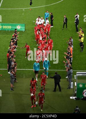 Berlin, Germany, 4 th July 2020,  Winner ceremony at the DFB Pokal Final match  FC BAYERN MUENCHEN - BAYER 04 LEVERKUSEN 4-2  in season 2019/2020 , FCB Foto: © Peter Schatz / Alamy Live News / Matthias Koch/Pool   - DFB REGULATIONS PROHIBIT ANY USE OF PHOTOGRAPHS as IMAGE SEQUENCES and/or QUASI-VIDEO -  National and international News-Agencies OUT Editorial Use ONLY Stock Photo