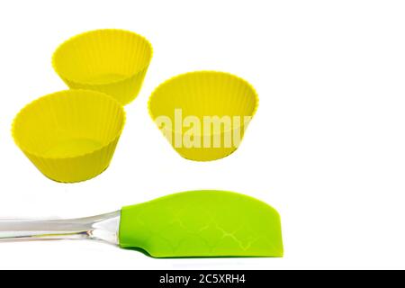 Cooking background. Flat kitchen accessories. Apron and silicone cooking  utensil with wooden handle on beige background with copy space. Top view  Flat Stock Photo - Alamy