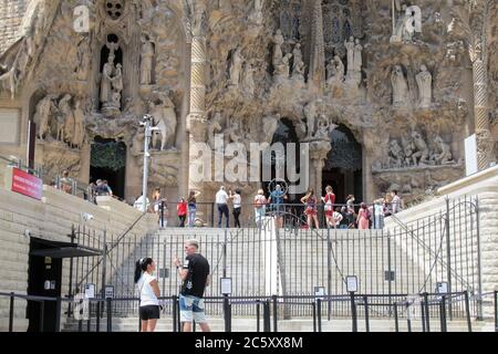 Beijing, Spain. 4th July, 2020. People visit the Sagrada Familia basilica on the day of its reopening in Barcelona, Spain, July 4, 2020. One of Spain's most famous landmarks, Sagrada Familia basilica in Barcelona, opened its doors to visitors on Saturday for the first time since Spain was placed under lockdown on March 14 due to the coronavirus pandemic. Credit: Ismael Peracaula/Xinhua/Alamy Live News Stock Photo