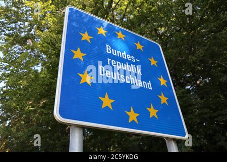 Zollschild an der Außengrenze der Bundesrepublik Deutschland Stock Photo