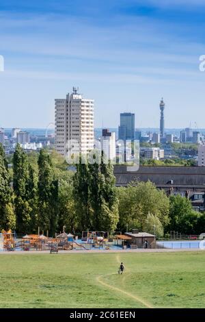 UK, London, Hampstead Heath Park, Parliament Hill viewpoint. View of Camden, Gospel Oak and Kentish Town with the skyline of Central London behind. Stock Photo