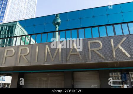 Primark entrance closed on Sunday morning Stock Photo