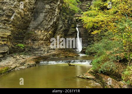 Watkins Glen Gorge Trail and Glen Creek in autumn, Schuyler County, Finger Lakes Region, New York Stock Photo