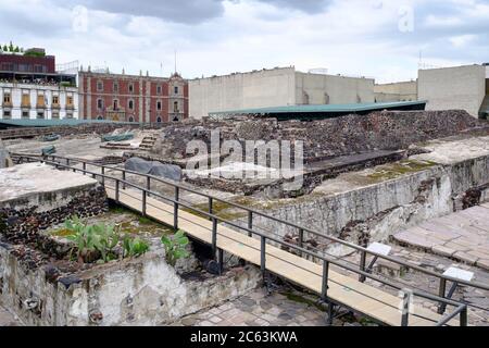 Pre-hispanic ruins of the aztec city of Tenochtitlan situated on the modern Mexico City Stock Photo