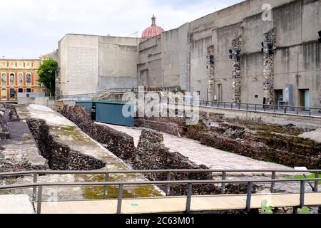 Pre-hispanic ruins of the aztec city of Tenochtitlan situated on the modern Mexico City Stock Photo