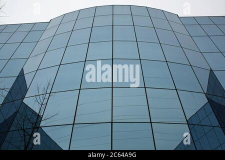 Bürohaus mit Glasfassade Stock Photo