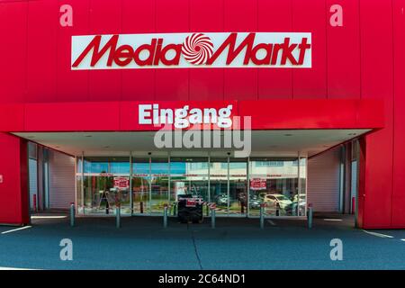Media Markt store editorial photo. Image of design, computer - 105976781