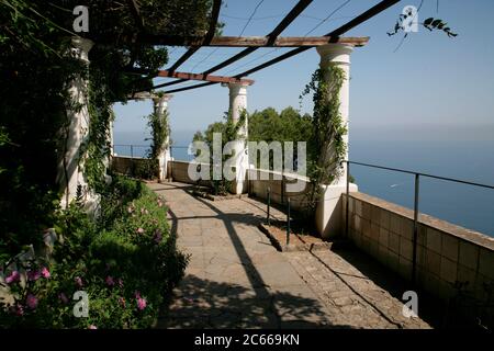 Italy, Villa San Michele, Capri, column walk overlooking the sea Stock Photo