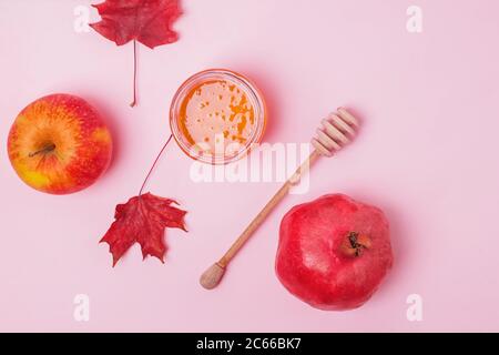Apple, honey and pomegranate symbols of rosh hashanah holiday Stock Photo