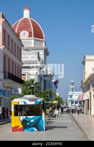 Cuba, Havana, Cienfuegos, pedestrian area View towards Museo Provincial and Casa de la Cultura Benjamin Duarte Stock Photo