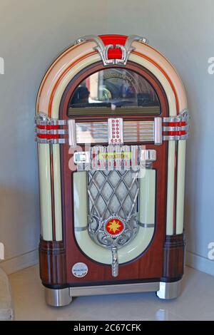 Cd jukebox hi-res stock photography and images - Alamy