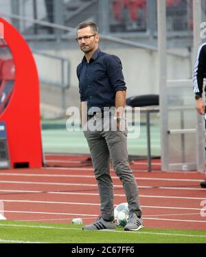 Nuremberg, Deutschland. 07th July, 2020. firo Football: Football: 07.07.2020 Relegation game relegation 2020 to 2.Bundesliga FC Nuremberg - FC Ingolstadt 04 first leg Michael Wiesinger, coach, von, FC Nuremberg, whole figure DFB/DFL regulations prohibit any use of photographs as image sequences and/or quasi -video., Bernd Muller/pool/via/firosportphoto | usage worldwide Credit: dpa/Alamy Live News Stock Photo