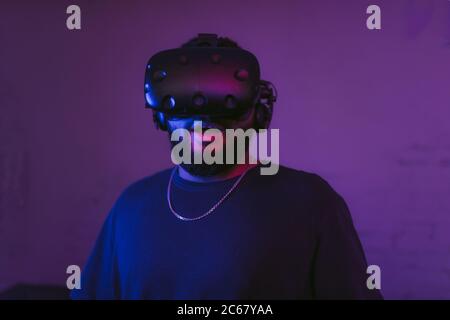 Pro woman egame cyber playing online with virtual reality headset and  wireless controller. Virtual space shooter championship in cyberspace,  esports player performing on pc during gaming tournament Stock Photo - Alamy