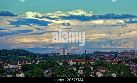 Glasgow, Scotland, UK 7th July, 2020: UK Weather: Changeable weather saw sunshine and rain show as cloud filled sky over the west end of the city. Credit: Gerard Ferry/Alamy Live News Stock Photo