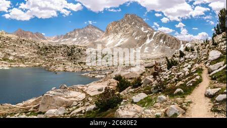 Sapphire Lake, John Muir Trail/Pacific Crest Trail, Sequoia Kings Canyon Wilderness, Kings Canyon National Park, Sierra Nevada Mountains, California, USA Stock Photo