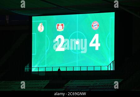 City Of Berlin, Deutschland. 04th July, 2020. firo Football, soccer: Cup final: season 2019/2020, 04.07.2020 DFB-Pokal final of men Bayer Leverkusen - FC Bayern Munich, Muenchen. Scoreboard with final result Credit: Matthias Koch/POOL/via firosportphoto For journalistic purposes only! Only for editorial use! | usage worldwide/dpa/Alamy Live News Stock Photo