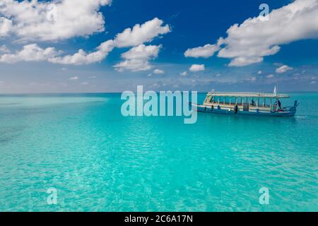 Maldives island background, amazing exotic landscape blue turquoise sea view with horizon and wooden boat from Maldives, Dhoni. Sea tourism transport Stock Photo