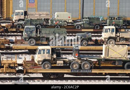 https://l450v.alamy.com/450v/2c6ac2p/november-18-2003-fort-hood-texas-usa-vehicles-from-fort-hood-army-post-are-bound-for-iraq-as-this-sprawling-central-texas-army-base-prepares-for-a-massive-january-troop-deployment-about-20000-soldiers-will-leave-from-fort-hood-the-largest-army-base-in-the-free-world-photo-bob-daemmrich-2c6ac2p.jpg