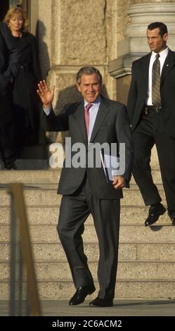 Austin Texas USA, December 6 2000: Texas Gov. George W. Bush, waves to the press as he walks out of his office at the Texas Capitol. As results of the close presidential election on Nov. 8  are being hashed out in courts, Bush, the Republican presidential candidate for president, and Democratic candidate Al Gore wait to find out which one of them will be named the winner. ©Bob Daemmrich Stock Photo