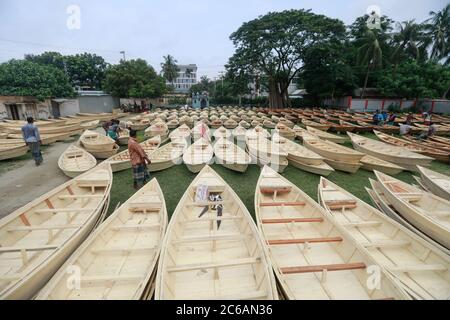 Ghior, Manikgan, Bangladesh. 8th July, 2020. Hand-made wooden boats are displayed for sale at a boat market in Ghior, Manikgan, Bangladesh, on July 08, 2020. The demand for various types of small-sized boats has gone up here with the rise in water level in different rivers and subsequent flooding. The demand for Dingi and Khosa Nauka (small boat) has increased for regular movement of people in flood-prone areas here. Credit: Suvra Kanti Das/ZUMA Wire/Alamy Live News Stock Photo