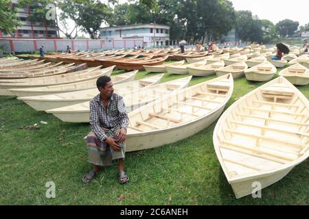 Ghior, Manikgan, Bangladesh. 8th July, 2020. Hand-made wooden boats are displayed for sale at a boat market in Ghior, Manikgan, Bangladesh, on July 08, 2020. The demand for various types of small-sized boats has gone up here with the rise in water level in different rivers and subsequent flooding. The demand for Dingi and Khosa Nauka (small boat) has increased for regular movement of people in flood-prone areas here. Credit: Suvra Kanti Das/ZUMA Wire/Alamy Live News Stock Photo