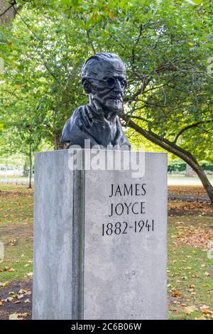 Dublin, Ireland - September 09. 2018: The bronze bust of James Joyce in St. Stephen's Green park in Dublin, Ireland. James Joyce was an Irish writer a Stock Photo