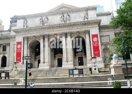 New York City, NY, USA. 7th July, 2020. New York Public Library out and about for Covid-19 Leaves Midtown Manhattan Theater District Deserted, New York City, NY July 7, 2020. Credit: RCF/Everett Collection/Alamy Live News Stock Photo