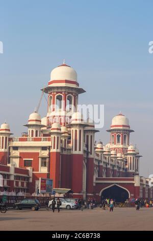 The Gallant Tuktuk Driver in Lucknow Train Station