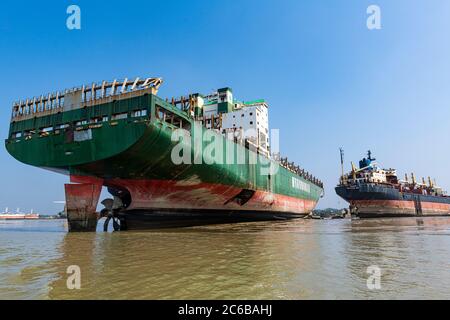 Huge container ships ready to be broken up, Chittagong Ship Breaking Yard, Chittagong, Bangladesh, Asia Stock Photo